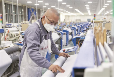 新疆德永佳紡織工人奮戰(zhàn)一線，全力保障生產(chǎn)