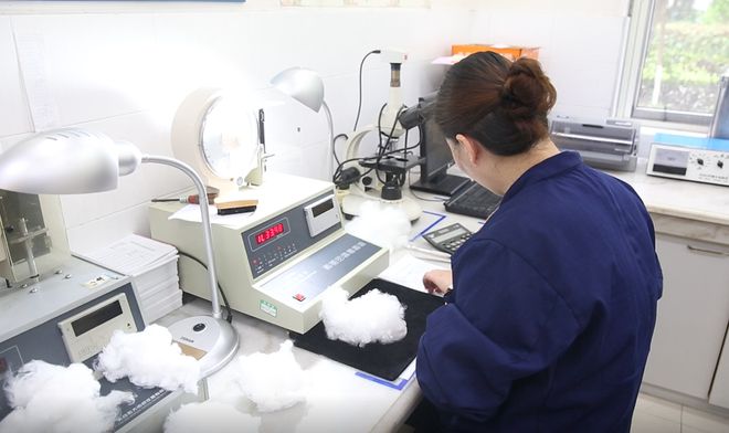 你所穿的NIKE、優(yōu)衣庫(kù)、H&M等品牌，原材料或許都來(lái)自金山這家紡織技術(shù)開(kāi)發(fā)企業(yè)